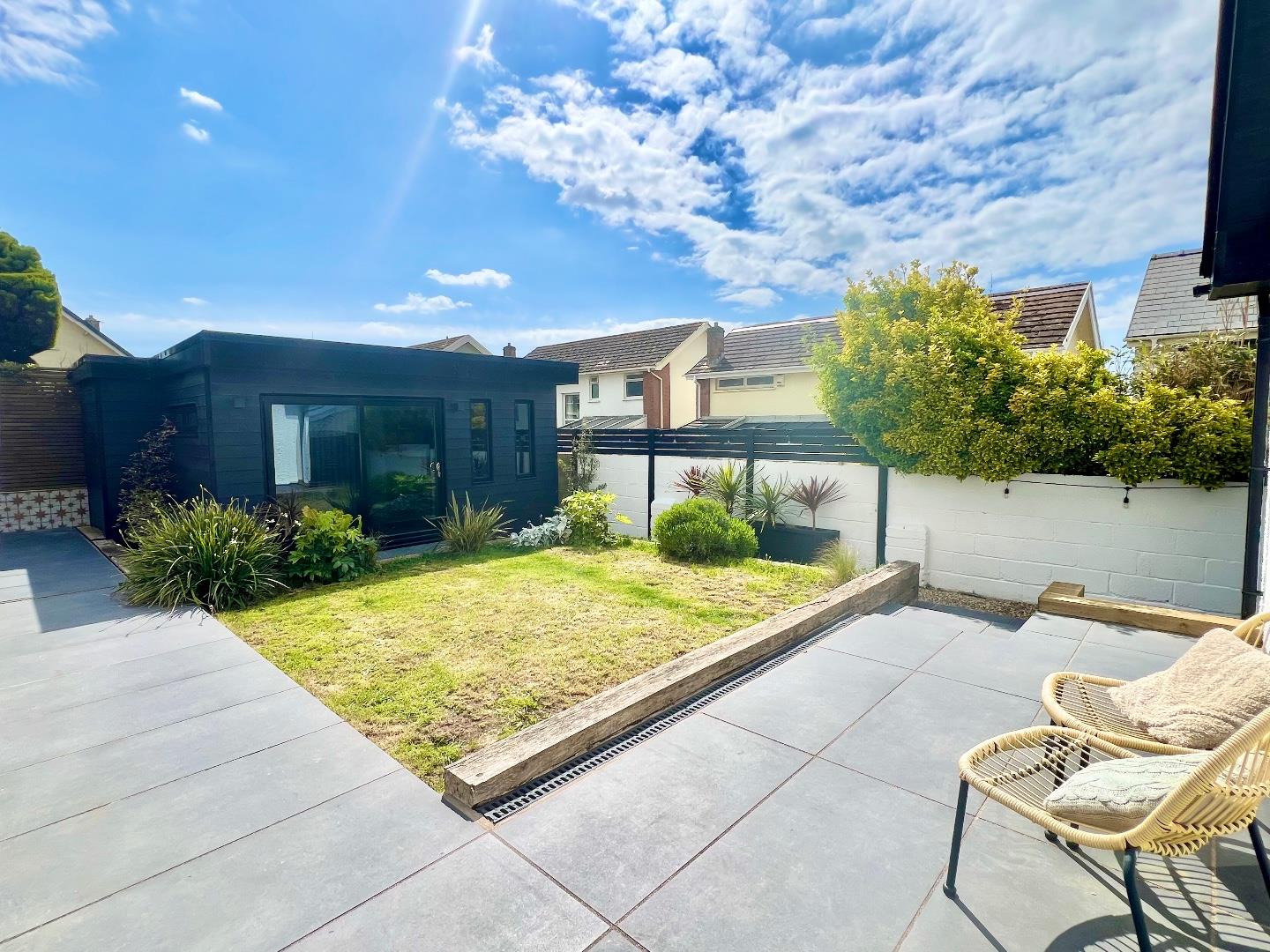 Seaview Drive, Ogmore-By-Sea, Vale of Glamorgan, CF32 0PB